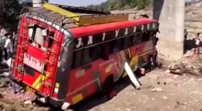 Hindistan’da Feci Otobüs Kazası